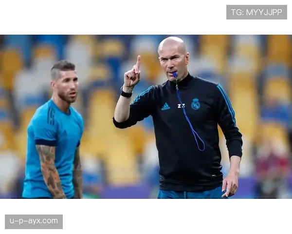 齐达内足球哲学再探：战术智慧与人文关怀如何重塑现代足球