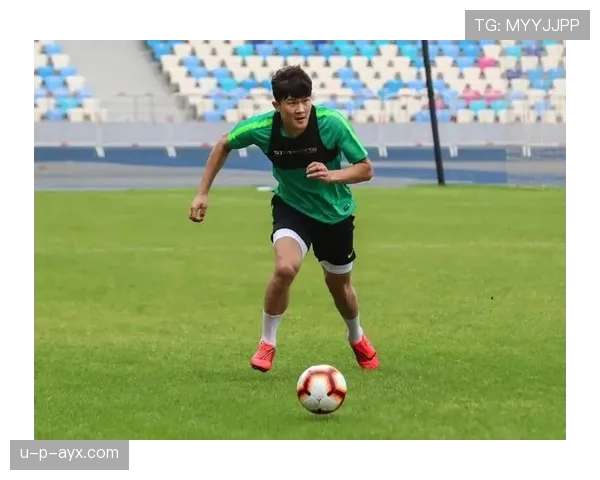 金玟哉任意球头球破门，助球队状态回暖引关注