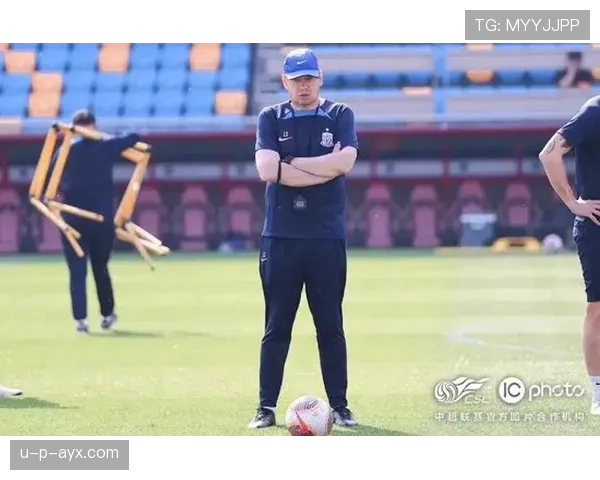 蒋圣龙训练完直接去喝网红奶茶，这队友都懵了！